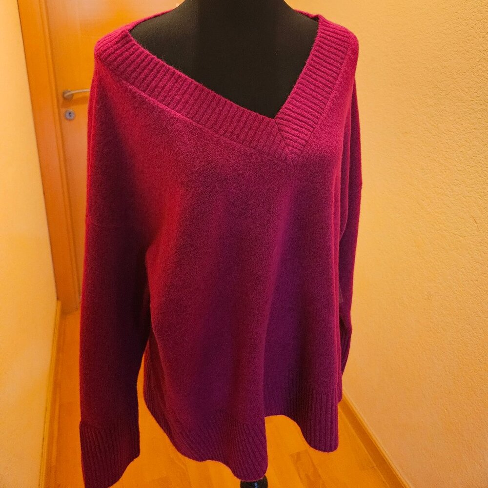 Cyrus Women's Sweater red V neck